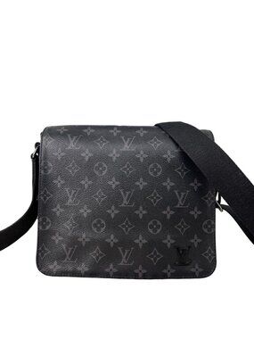 Louis Vuitton | Bags | Louis Vuitton Taiga Amerigo Nm Bifshort